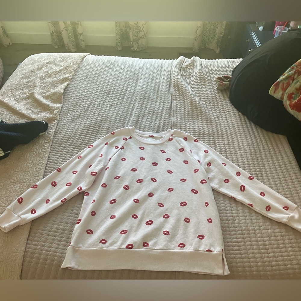 Colsie light pink Sweatshirt with Red kiss mark Design